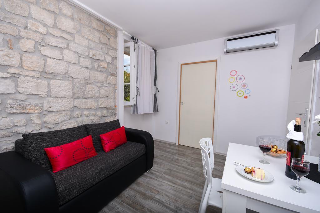 Tragos Lemon Tree Apartment โตรกีร์ ภายนอก รูปภาพ