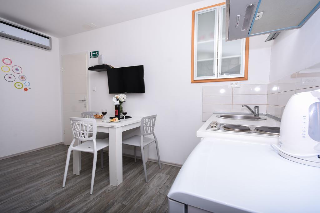 Tragos Lemon Tree Apartment โตรกีร์ ภายนอก รูปภาพ