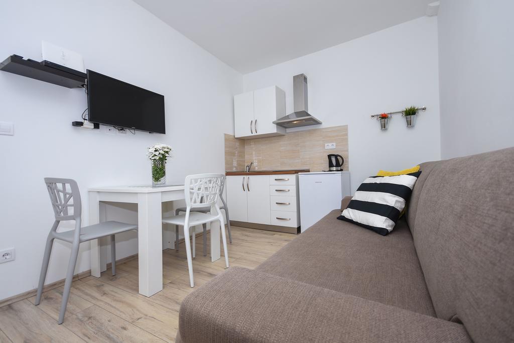 Tragos Lemon Tree Apartment โตรกีร์ ภายนอก รูปภาพ