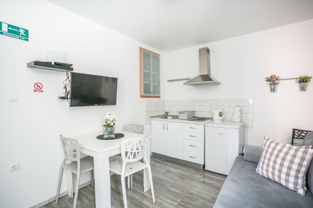 Tragos Lemon Tree Apartment โตรกีร์ ภายนอก รูปภาพ