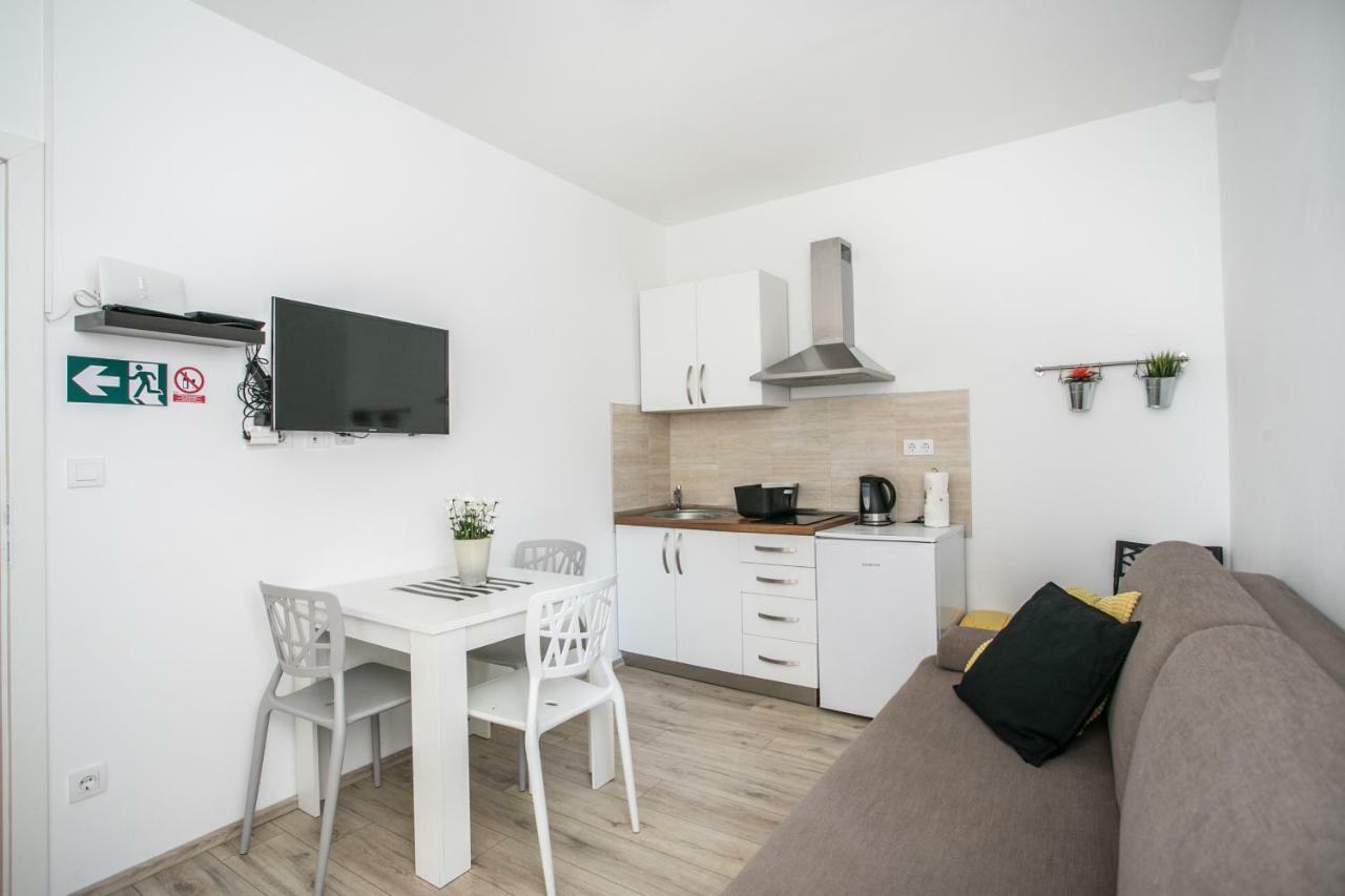Tragos Lemon Tree Apartment โตรกีร์ ภายนอก รูปภาพ