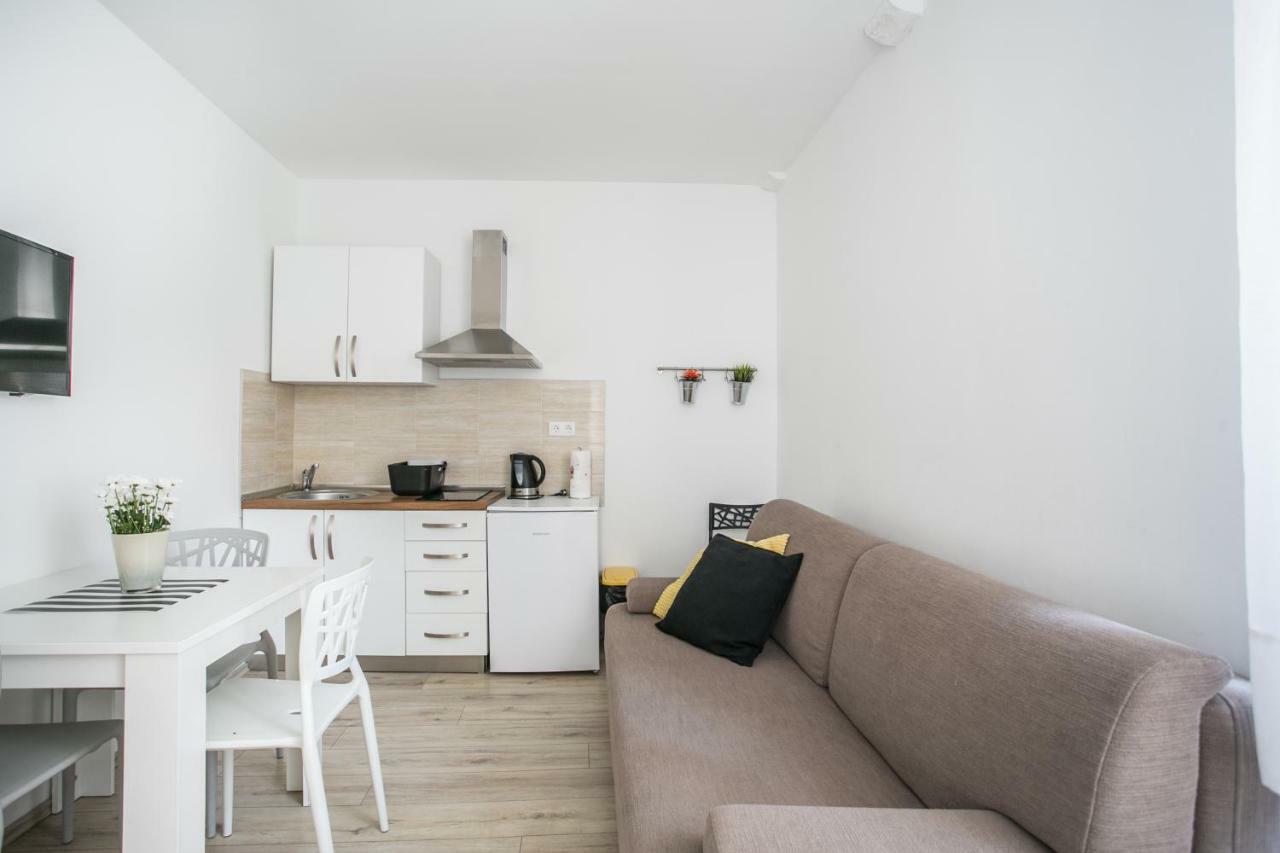Tragos Lemon Tree Apartment โตรกีร์ ภายนอก รูปภาพ